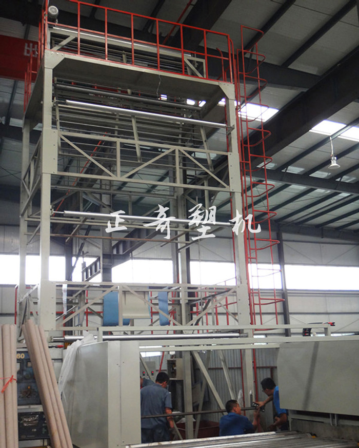 The testing of the mulch film machine’s automatic cutting and changing the roll has been successfully completed
